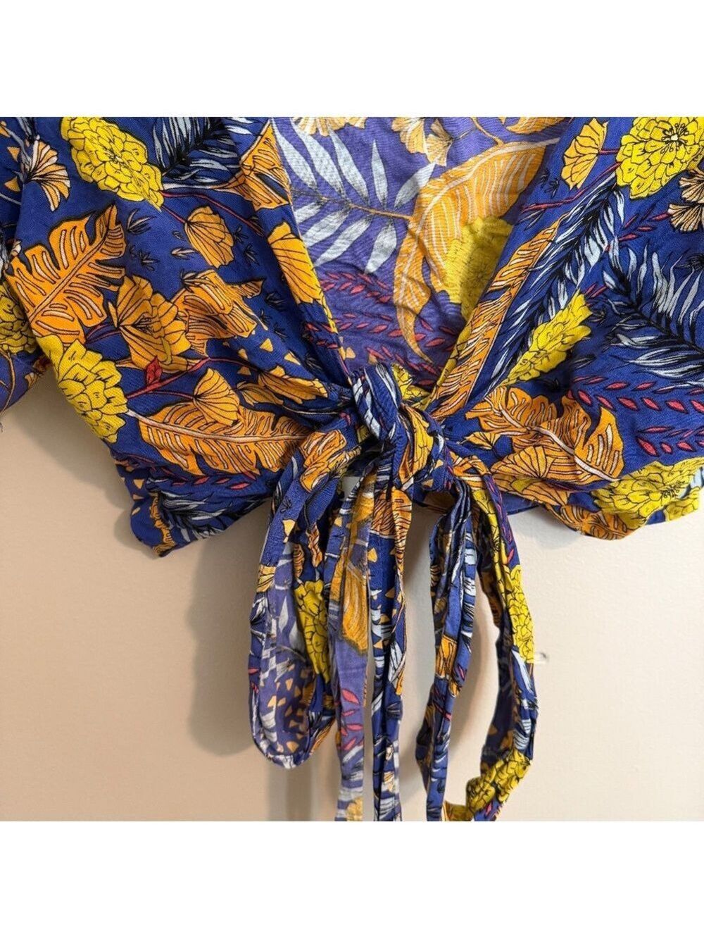 XIX Palms Honolulu Floral Wrap Blouse Size Small - Picture 7 of 10
